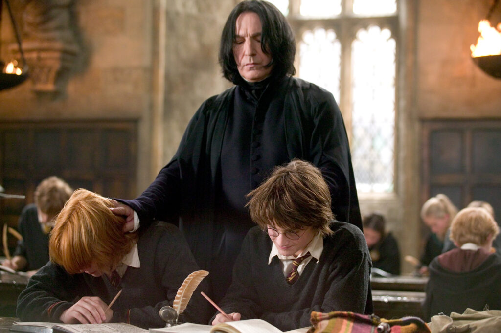 HP-F4-goblet-of-fire-snape-harry-ron-great-hall-shoving-heads-web-landscape